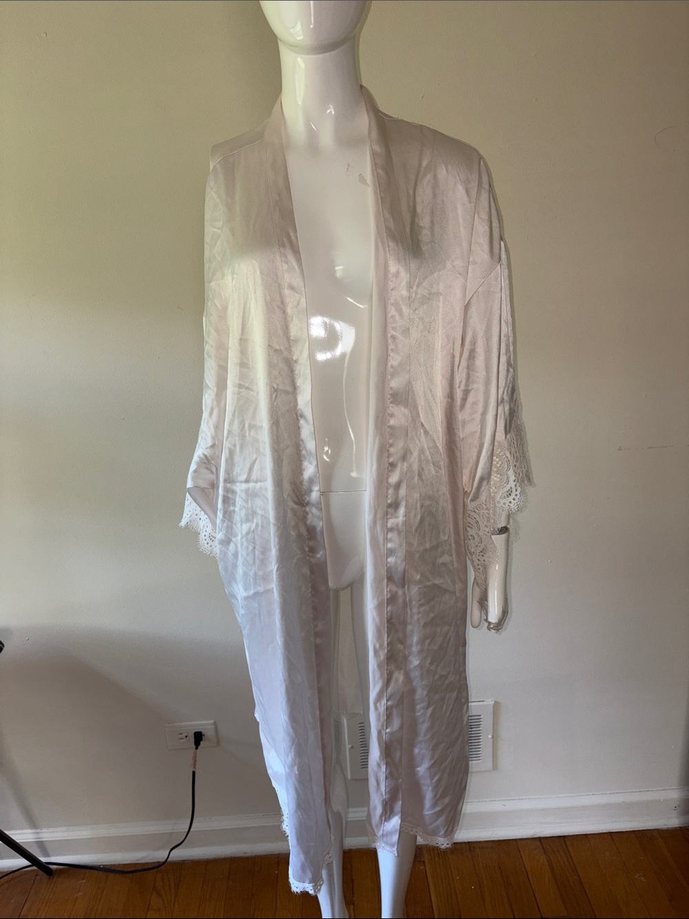 Victoria's Secret Cream Satin Lace-Trim Sleeves ROBE  Kimono